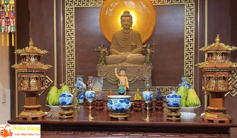 Bàn thờ Phật lại mang tới ý nghĩa tâm linh to lớn Bàn thờ Phật lại mang tới ý nghĩa tâm linh to lớn