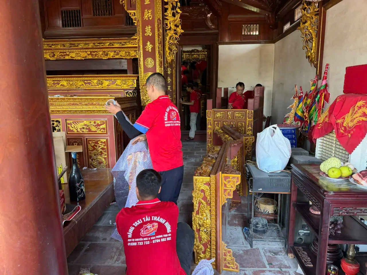 Tháo dỡ nhà thờ